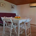 Lakeside - Lakefront Private Garden With Private Access To The Appartamento