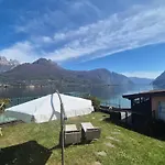 Lakeside - Lakefront Private Garden With Private Access To The Apartmán