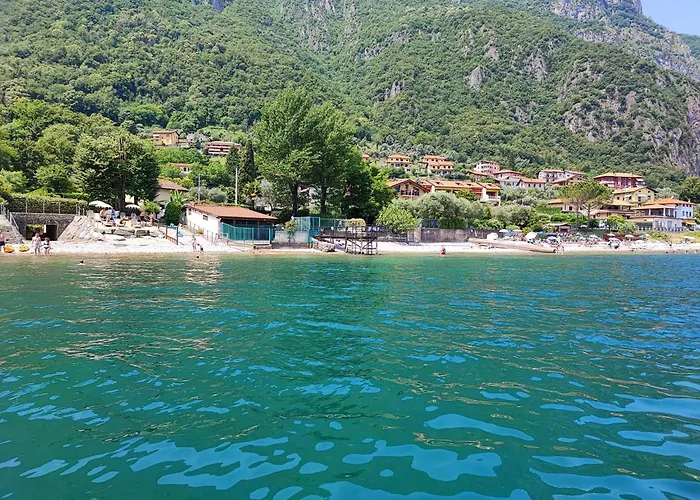 Lakeside - Lakefront Private Garden With Private Access To The