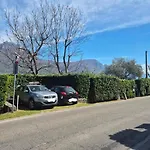 Lakeside - Lakefront Private Garden With Private Access To The